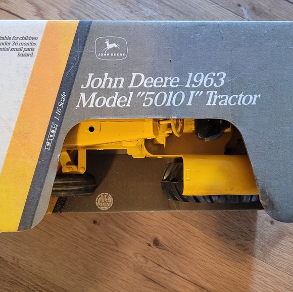 Vintage Stock #: 56291/16 die-cast metal John Deere 1963 Model 5010 NIB - Picture 3 of 9